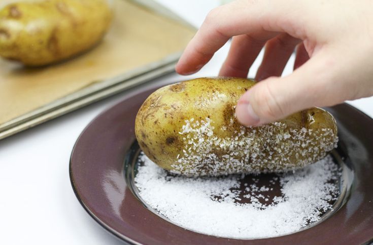 Як смачно запекти картоплю в духовці