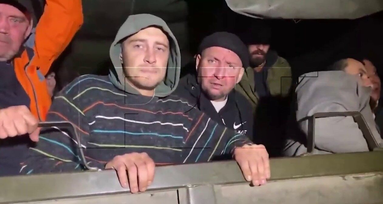 Пропагандист із РФ хотів зняти сюжет про "катування полонених" окупантів в Україні, але все пішло не так. Відео 