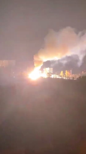 У російському Бєлгороді вдруге за місяць спалахнула пожежа на електропідстанції, частина міста без світла. Відео