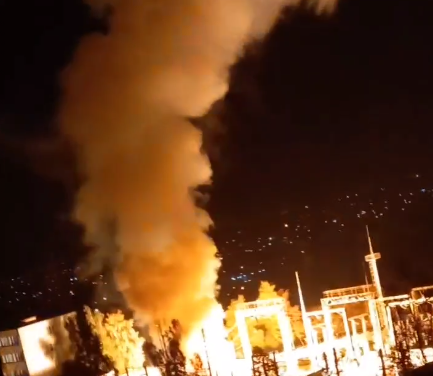 В российском Белгороде второй раз за месяц вспыхнул пожар на электроподстанции, часть города без света. Видео