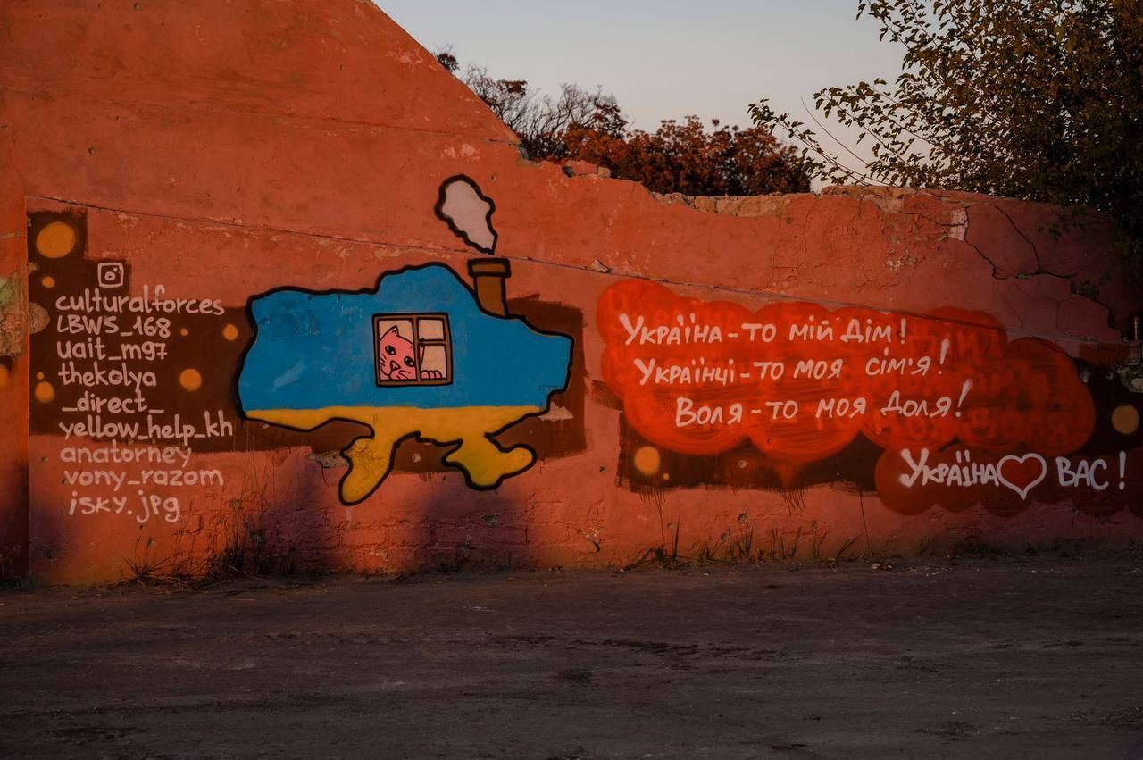 ''Ми маємо повертати життя'': ''Культурний Десант'' прикрасив графіті деокуповані Балаклію, Ізюм, Шевченкове та Куп‘янськ. Фото 