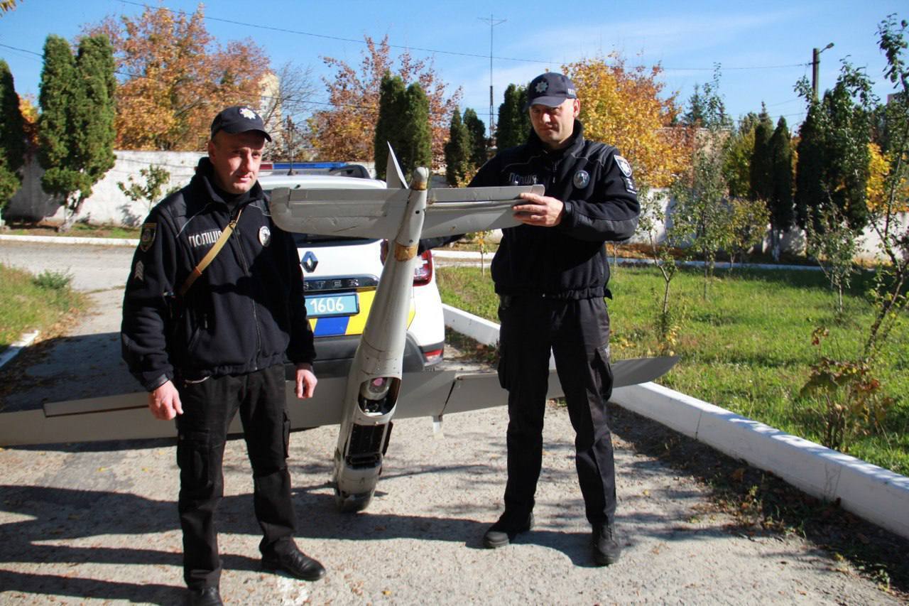 На Київщині в лісі чоловік знайшов російський БПЛА "Орлан-10". Фото і відео