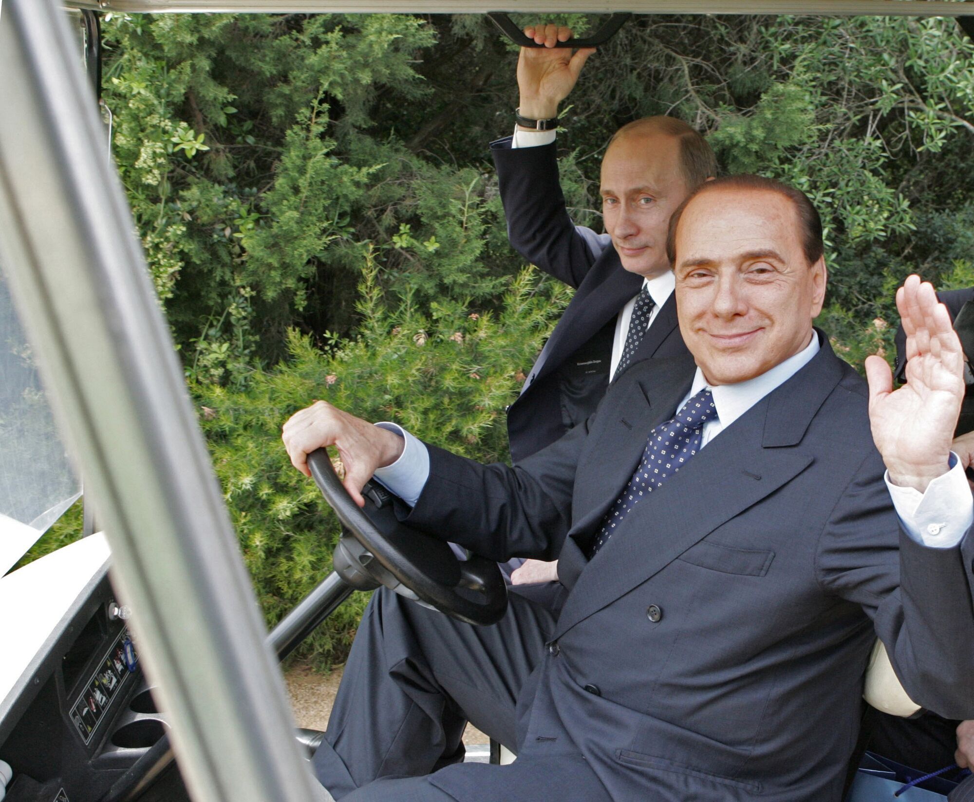 "Надіслав мені 20 пляшок на день народження": Берлусконі розповів про милі листи і презенти від Путіна