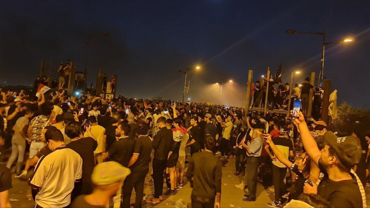 В Іраку спалахнули протести: демонстранти палили шини, почалися зіткнення із силовиками. Фото та відео