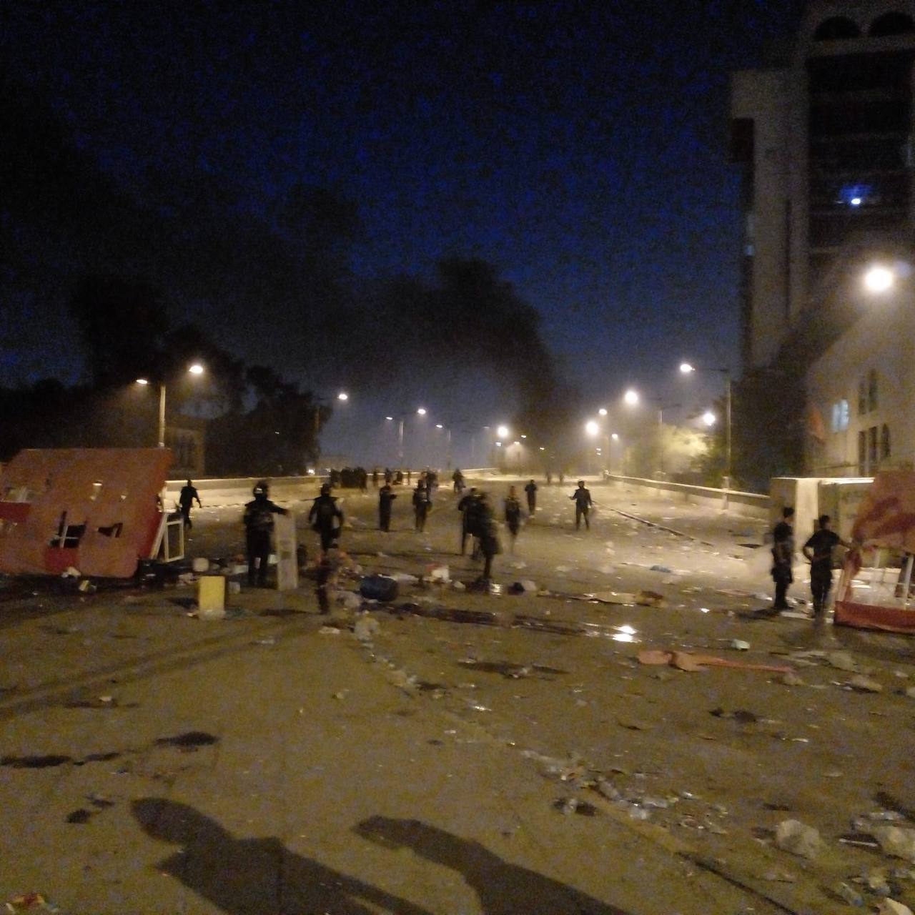 В Ираке вспыхнули протесты: демонстранты жгли шины, начались столкновения с силовиками. Фото и видео