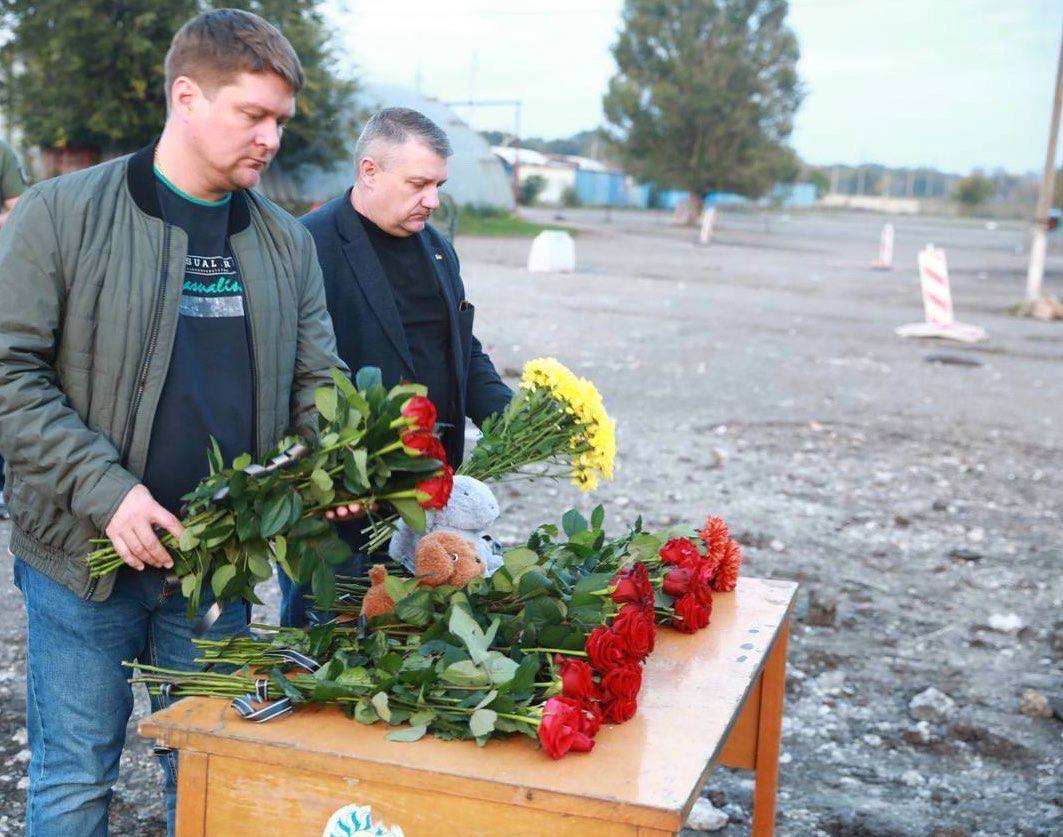 У Запоріжжі – день жалоби за загиблими у гуманітарній колоні, розстріляній армією РФ. Фото