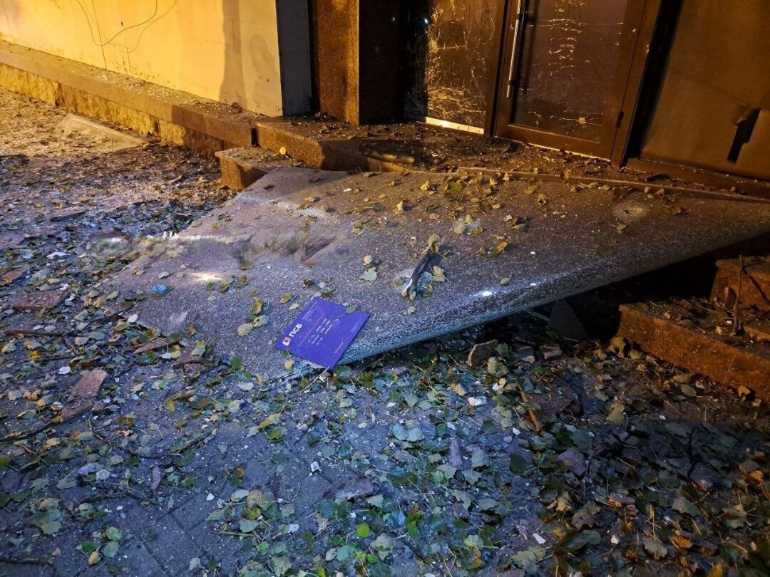 В окупованому Донецьку вночі сталася ''бавовна'': окупанти заявили про пряме влучання в ''адміністрацію''. Фото і відео 