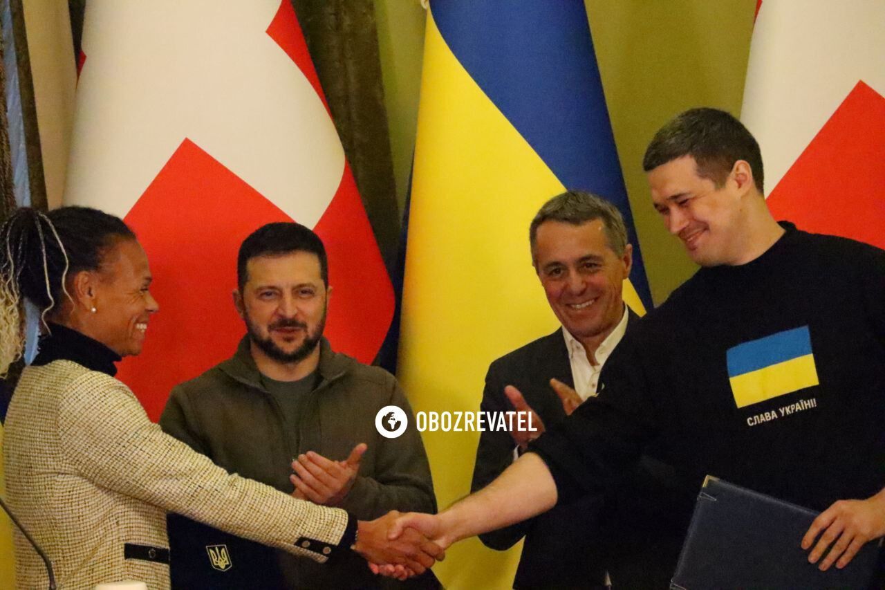 Зеленський і президент Швейцарії Кассіс підписали угоду в сфері діджиталізації. Фото та відео