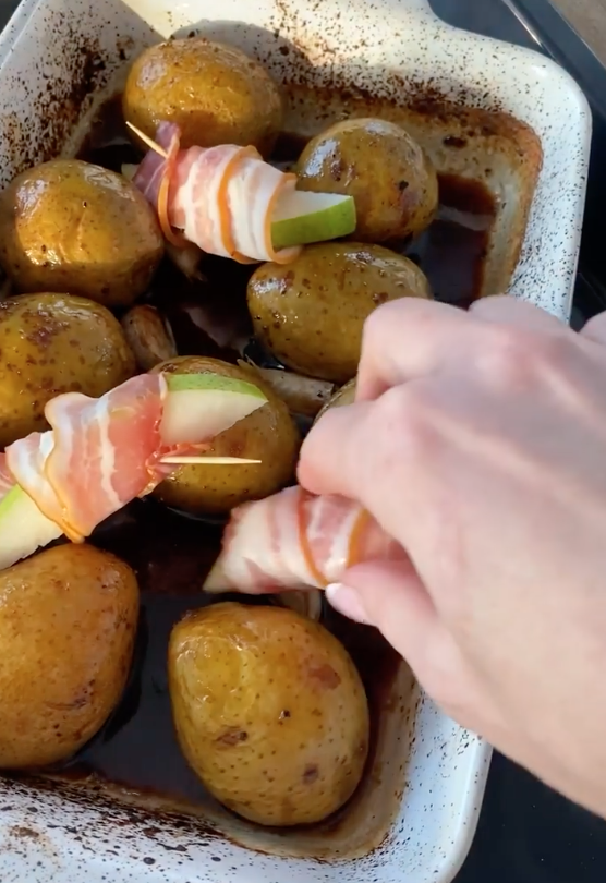 Картофель с беконом и грушей