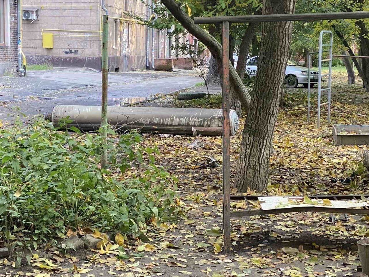 Оккупанты ударили ракетами по дому и школе в Запорожье: есть раненые. Фото