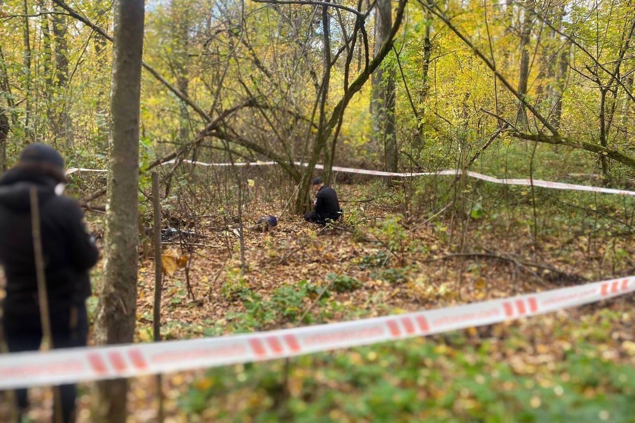 В Киевской области нашли тело еще одного убитого оккупантами мирного жителя. Фото и видео