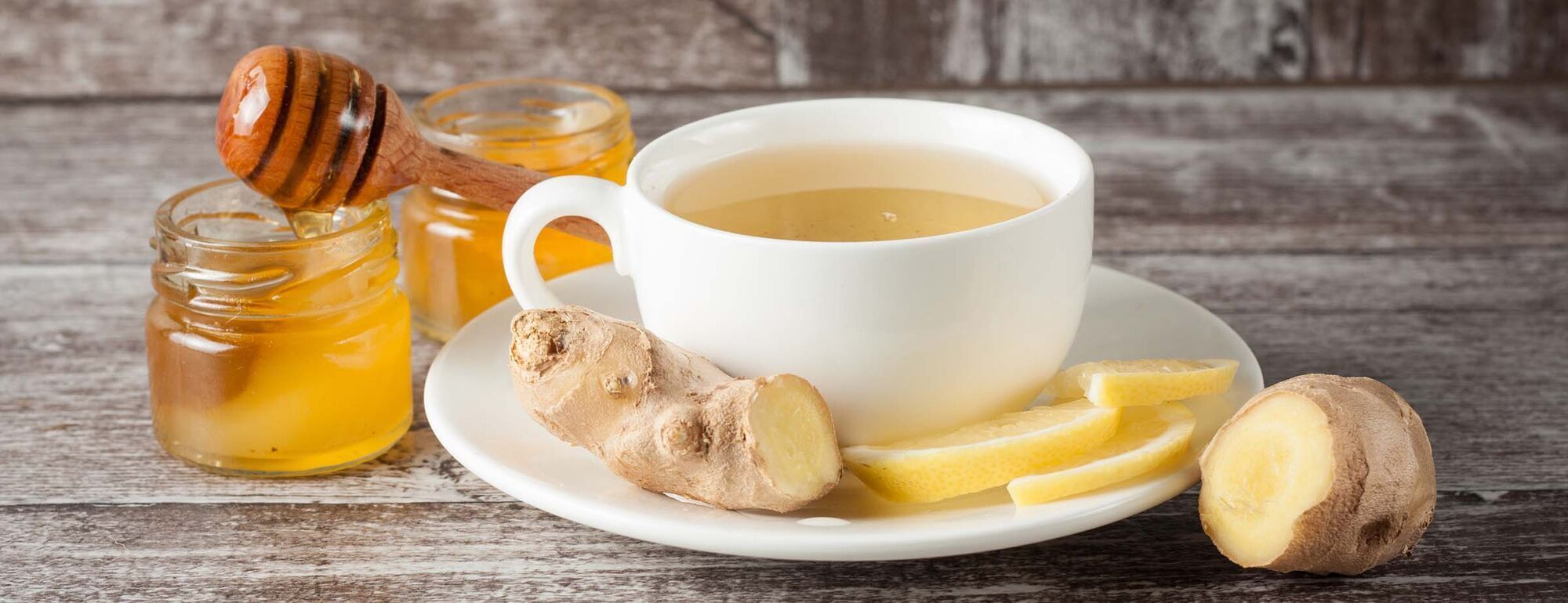 Чому не можна додавати мед в окріп одразу після заварювання чаю: розвіюємо міфи 