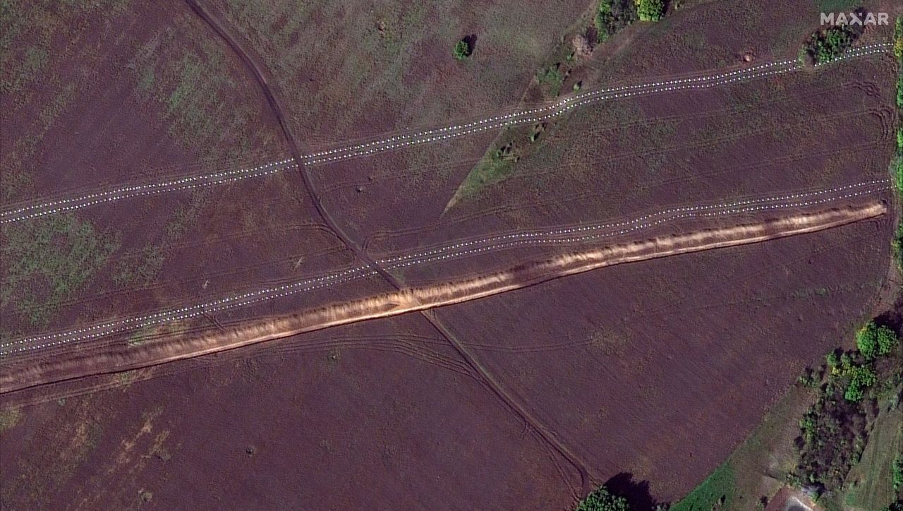 Появились спутниковые фото "линии Вагнера" на Луганщине: пропагандисты планировали "закрыть" 200 км фронта