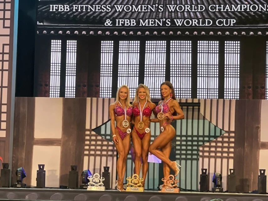 Українські красуні виграли чемпіонат світу з бодібілдингу та фітнесу. Фото
