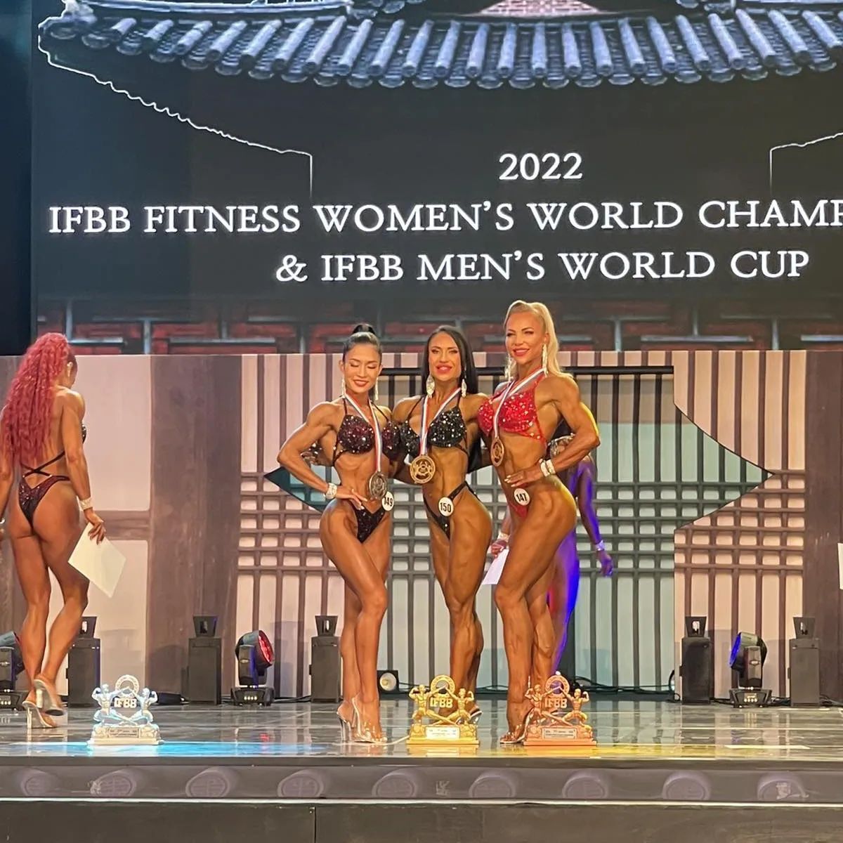 Украинские красавицы выиграли чемпионат мира по бодибилдингу и фитнесу. Фото