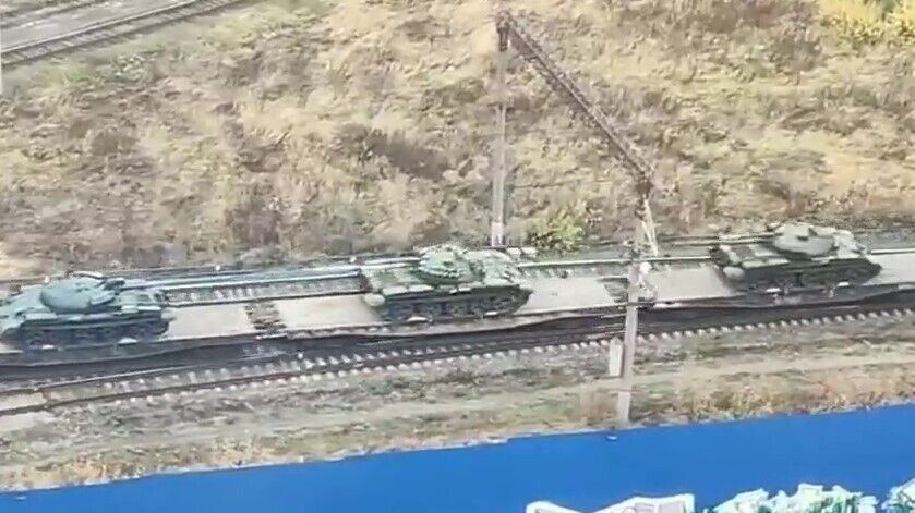 Росія перекидає в Україну танки Т-62М 60-х років: у вересні ворог втратив багато техніки. Відео