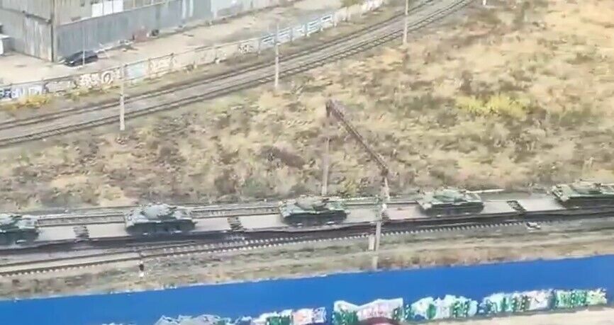 Россия перебрасывает в Украину танки Т-62М 60-х годов: в сентябре враг потерял много техники. Видео