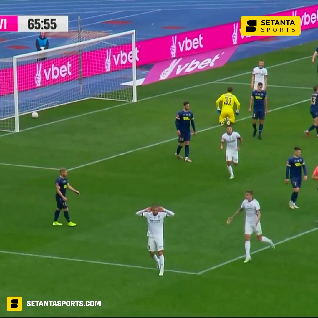 Украинский футболист забил фантастический гол, ''обманув'' законы физики. Видео