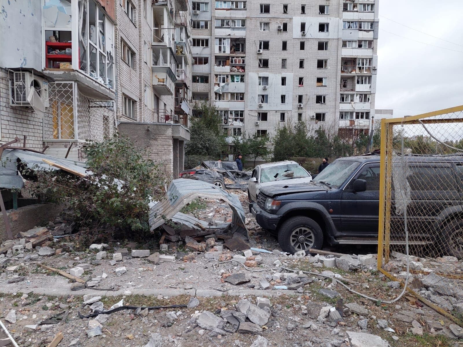 В Николаеве российские ракеты попали в многоэтажки: в одной полностью разрушена квартира. Фото и видео