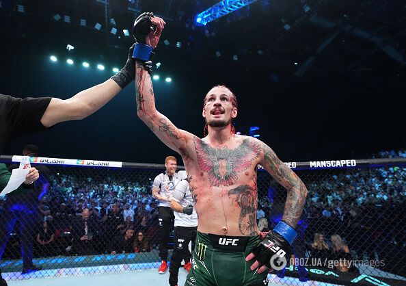 Знаменитый российский боец UFC проиграл в спорном бою, спровоцировав истерику в России. Видео