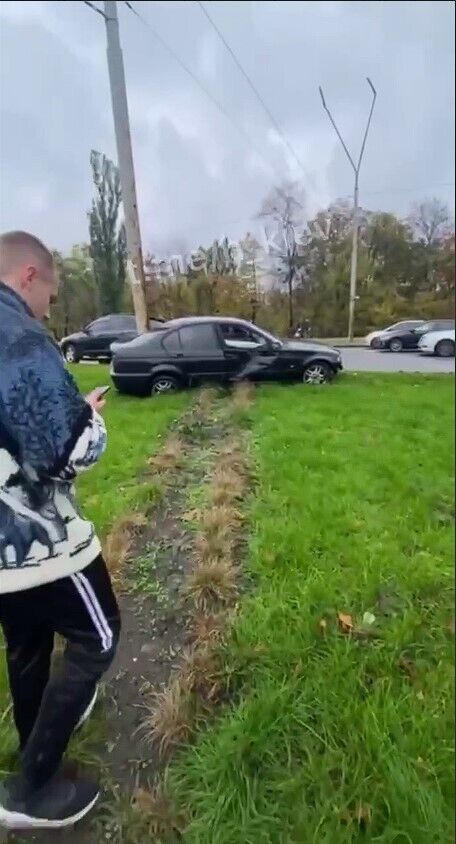 В Киеве BMW сбил насмерть сотрудника одной из коммунальных служб. Видео
