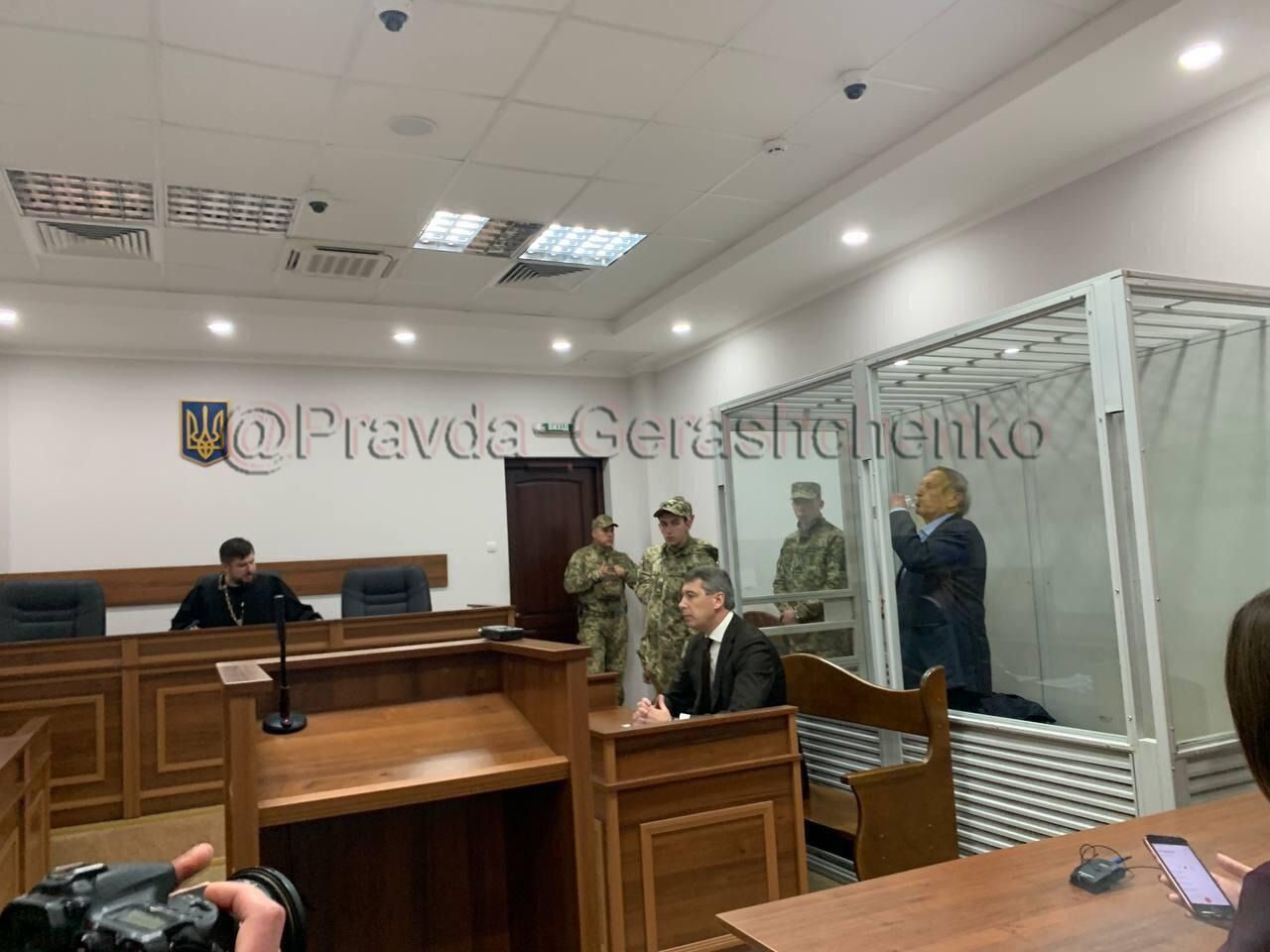 Суд відправив до СІЗО обвинуваченого в держзраді президента "Мотор Січі" Богуслаєва: Фото, відео та всі подробиці