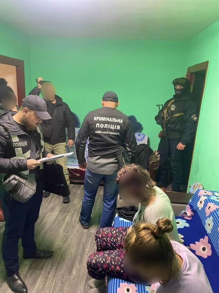 На Київщині жінка організувала роботу порностудії. Фото і відео