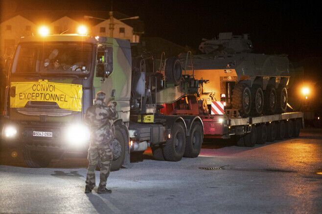 Контингент НАТО в Румунії підсилили бронетехнікою з Франції