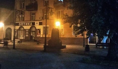 Оккупанты, убегая из Херсона, забрали с собой памятники Суворову и Ушакову. Фото