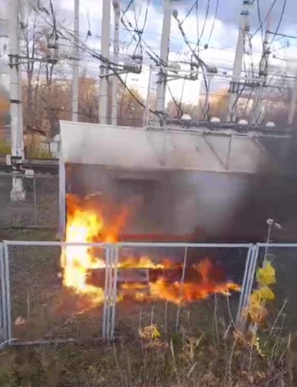 В Брянской области российские партизаны устроили взрыв на железной дороге, а в Башкортостане сожгли релейный шкаф. Фото