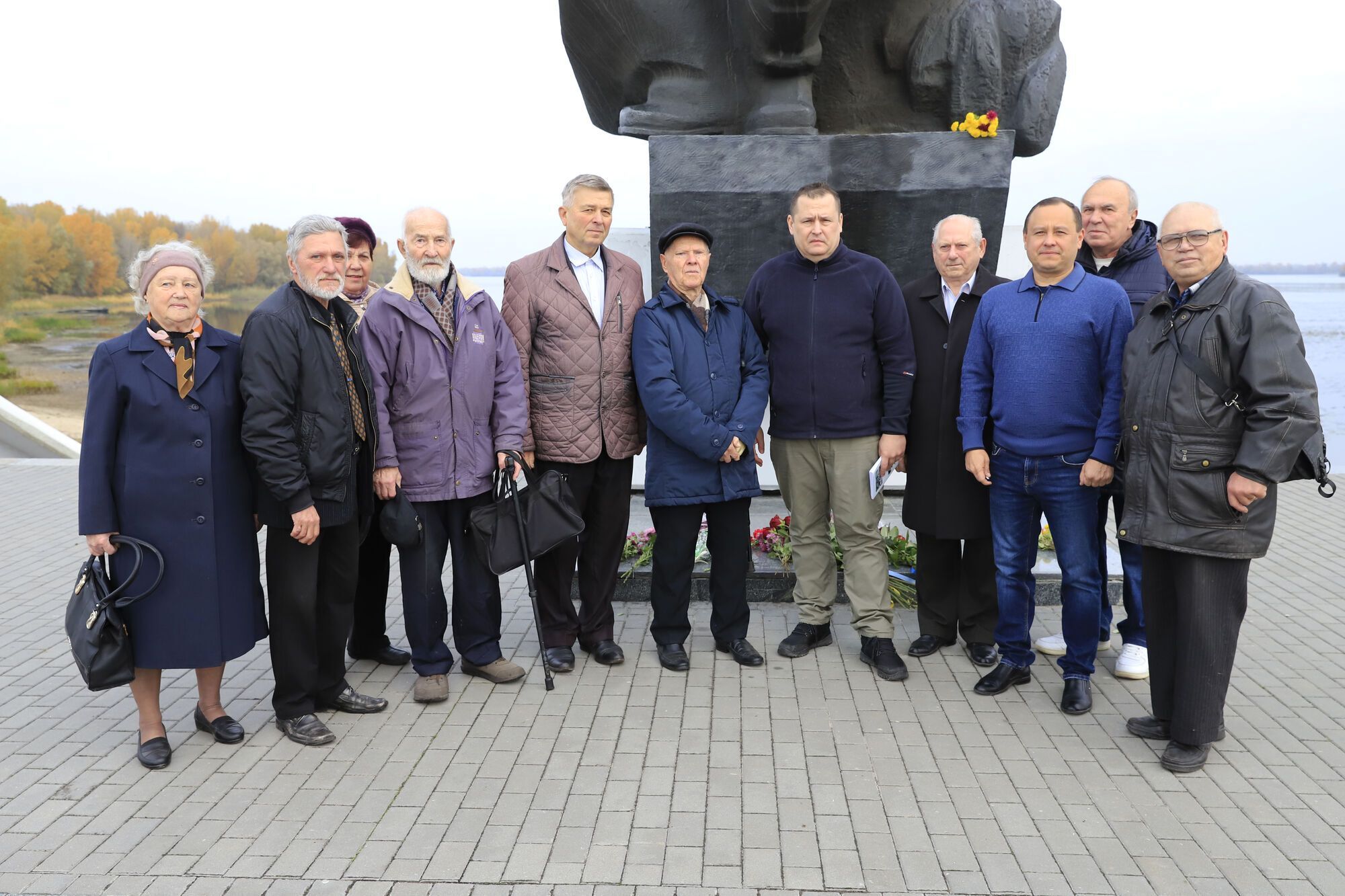 Филатов передал защитникам Украины новую партию техники в годовщину освобождения Днепра от фашистов