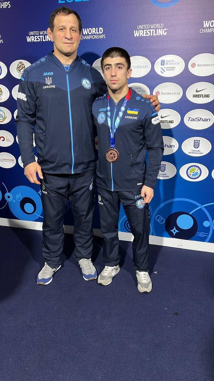 Сотрудник компании "Здоровье" Керимов стал бронзовым чемпионом мира по вольной борьбе U23