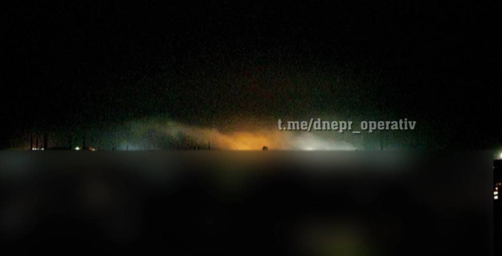 Оккупанты атаковали Днепр ракетами: после падения обломков начался пожар на АЗС, есть жертвы. Фото