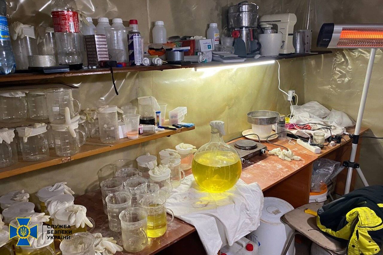 СБУ виявила в Києві підпільний склад із наркотиками на майже $1 млн, а на Черкащині ''накрили'' наркокартель. Фото