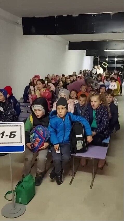 В одной из школ Киева дети во время воздушной тревоги пели ''Стефанию''. Видео