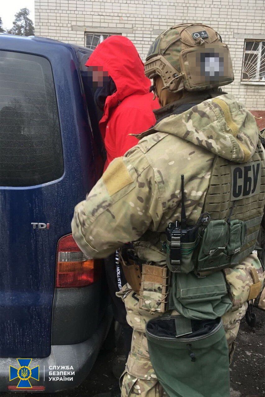 СБУ обнаружила в Киеве подпольный склад с наркотиками почти на $1 млн, а на Черкасчине "накрыли" наркокартель. Фото