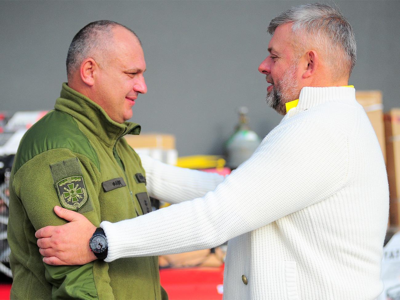 Григорий Козловский передал партию помощи украинским артиллеристам: есть понимание, что необходимо на передовой. Фото