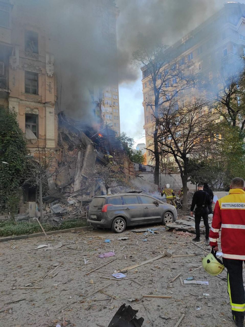 Залишився в чому пішов в укриття: через удар росіян дронами у Києві загинула родина військового