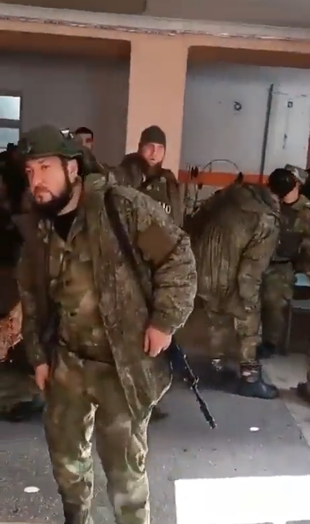 Кадыровцы, которых ВСУ накрыли в Каирах на Херсонщине, сами засветили свое место пребывания в школе. Видео