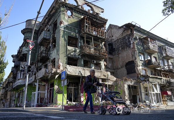 Российские оккупанты в разрушенном Мариуполе решили "порадовать царька" циничным поступком