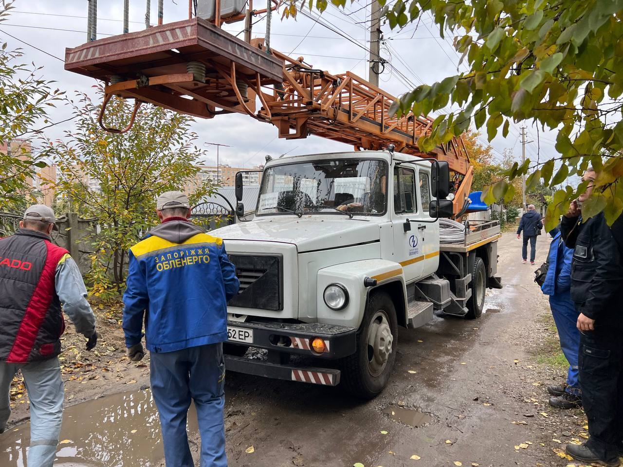 Електроенергію намагаються відновити