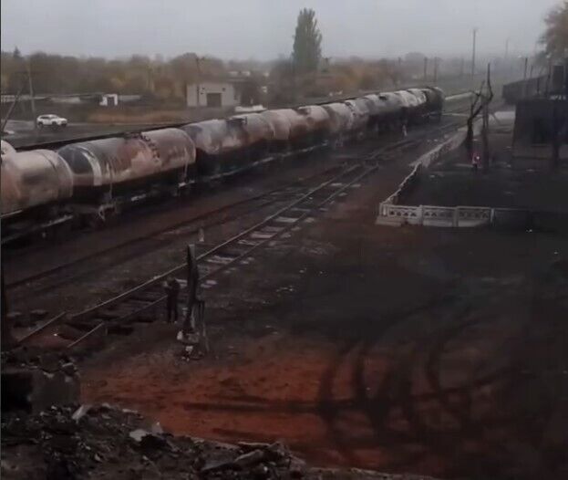 Российские цистерны с топливом уничтожены: в сети показали последствия "бавовны" в Шахтерске. Видео