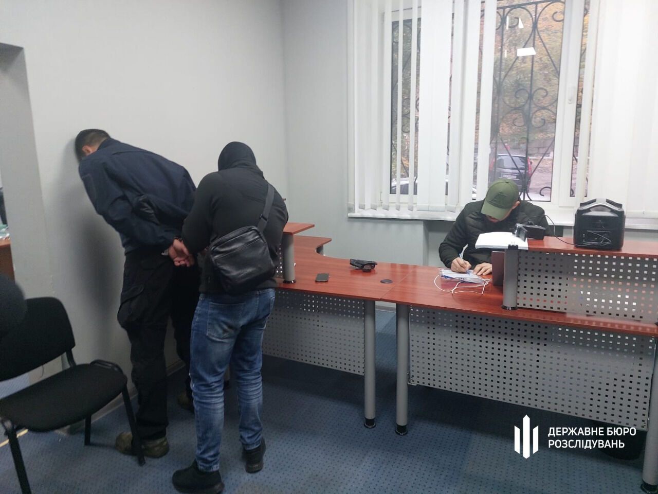 В Киеве сотрудник СБУ требовал у коммерсанта деньги за возвращение техники. Фото и видео