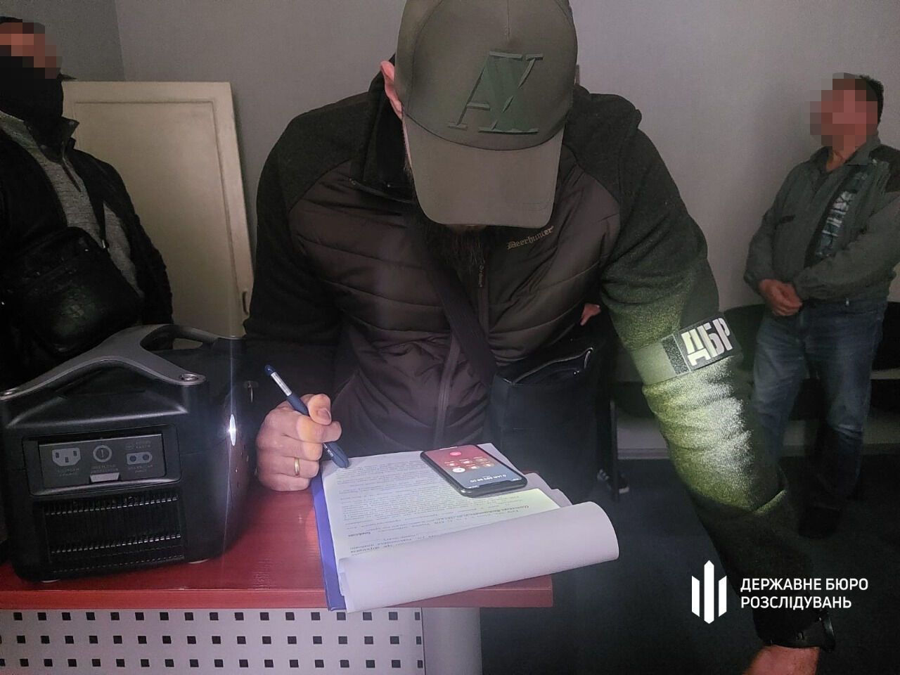 В Киеве сотрудник СБУ требовал у коммерсанта деньги за возвращение техники. Фото и видео