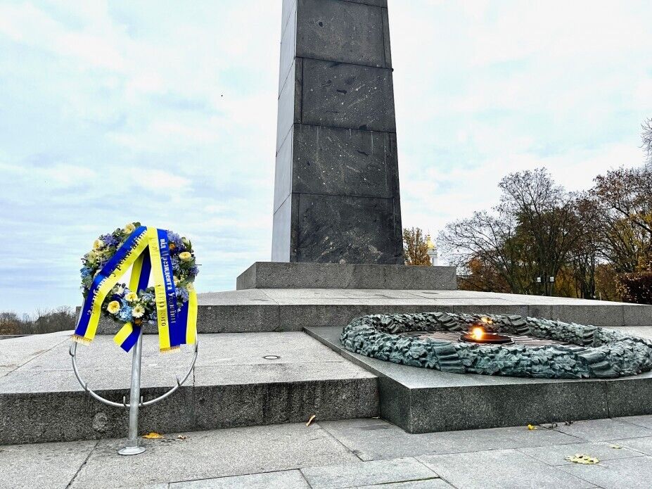 Зеленский почтил память воинов, отдавших жизнь за освобождение Украины от нацистов. Фото