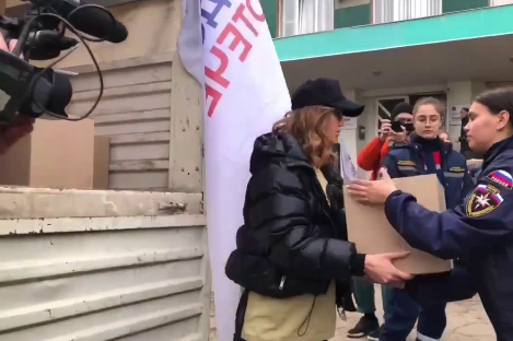 Бузова приїхала піаритися в окупований Донецьк з гуманітаркою. Відео