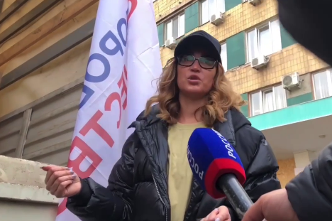 Бузова приехала пиариться в оккупированный Донецк с гуманитаркой. Видео