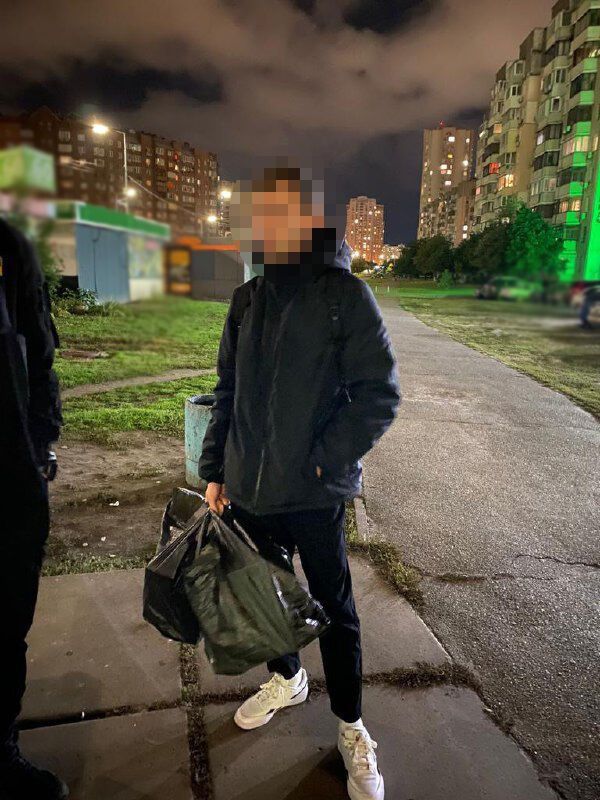 В Киеве у торговца наркотиками изъяли более 2 кг каннабиса. Фото