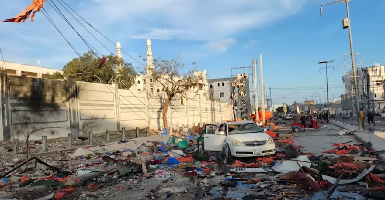 У Сомалі вибухнули два заміновані авто: в результаті теракту 100 людей загинули, 300 поранені