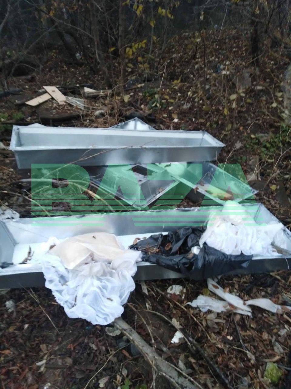 У Бєлгороді цинкові труни з-під окупантів викидають на смітники